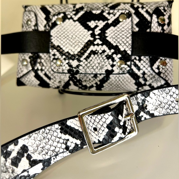 Womens Snake Skin Waist Belt Bag Rhinestones Black and white - Picture 2 of 3